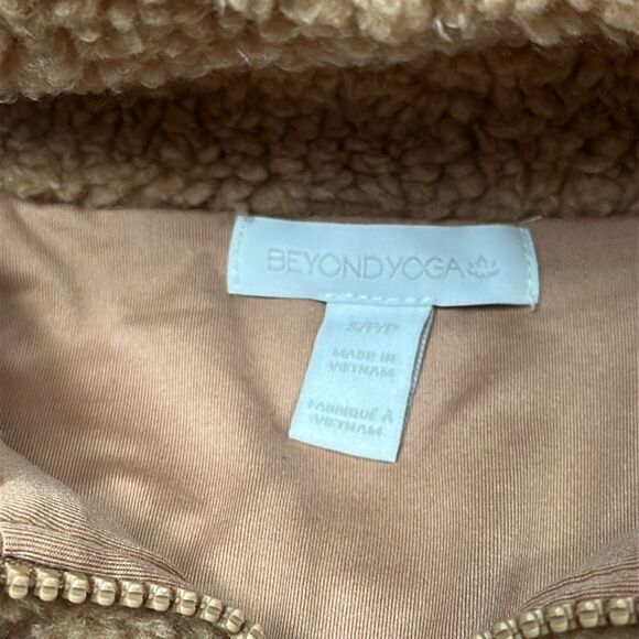 NWT Beyond Yoga Camel Color 1/4 Zip - Size Small - Picture 7 of 10